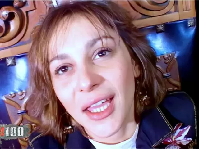 Sexy französische Djamy zieht sich aus photo 1