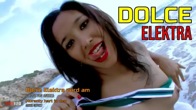 Dolce Elektra wird am Strand von Andrea Moranty hart in den Arsch gefickt