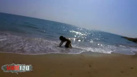 Die heiße Araberin Dolce Elektra zieht sich am Strand blank – ein Traum in Braun! photo 12