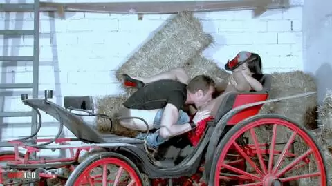 Fotosession mit der schönen Beurette Dolce Elektra, die sich in eine Ficksession verwandelt photo 04