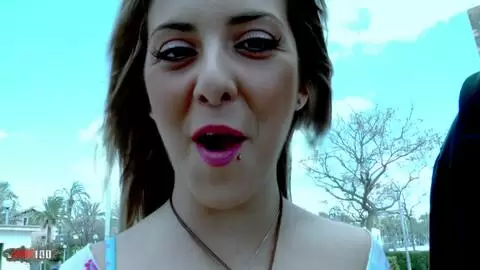 Das dünne, zierliche spanische Luder Dulce Chiki braucht in diesem Video 2 verschiedene Schwänze photo 02