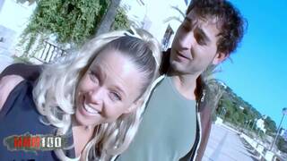 Die vollbusige blonde electra 