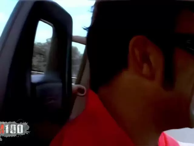 Emy und Alys Rebel necken sich auf der Autobahn photo 6