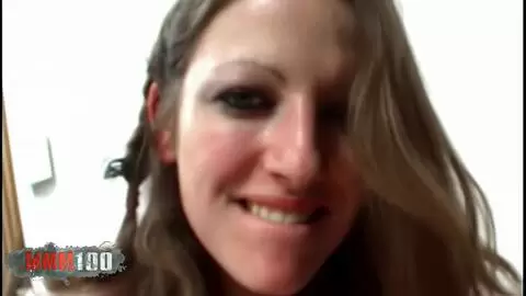 Die französische rothaarige Pornodarstellerin Emy Demon wird mit einem spanischen Schwanz in ihren Arsch gestopft photo 13