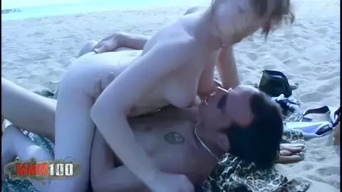 Emy wird am Strand von William gefickt photo 04