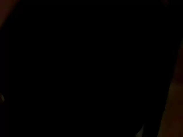 Die reife Blondine Estelle Clark macht einen Striptease photo 3