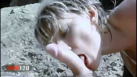 Reife Hottie wird am Strand hart gefickt photo 04