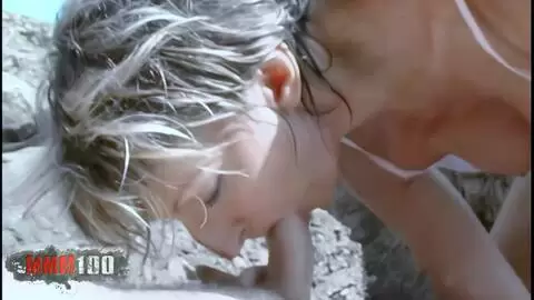 Reife Hottie wird am Strand hart gefickt photo 05