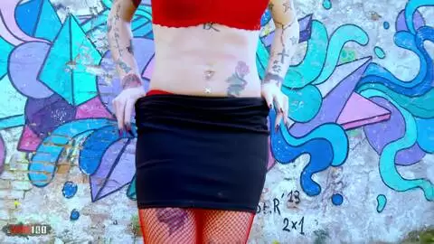 Brune star du porno stripping naked  photo 4