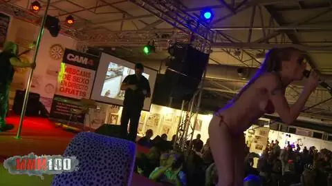 Die Kamera steht mit der PornoBand auf der Bühne des Alicante Erotikfestivals 2016 photo 02