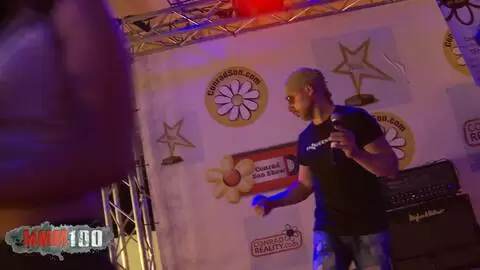 Die Kamera steht mit der PornoBand auf der Bühne des Alicante Erotikfestivals 2016 photo 06