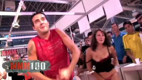 Charlotte de Castille se fait baiser en Public par Phil Hollyday au salon du Ficeb 2007 photo 16