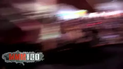 Alte durchbohrte Schlampe wird gefistet und von einem riesigen Dildo in der Öffentlichkeit in den Arsch gefickt photo 12