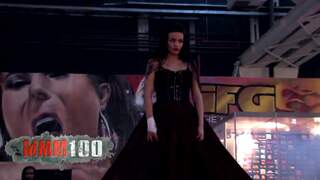 Nina roberts bei ihrem auftrit