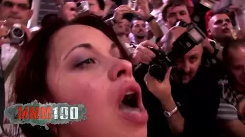 Die Schlampe wird von Phil Hollyday in der Öffentlichkeit gefickt photo 13