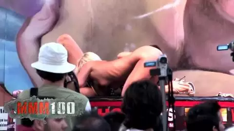 2 Pornostars auf der Bühne für eine Live-Show beim Erotikfestival in Barcelona photo 09