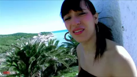 Gabrielle Nevas engen kleinen Arsch am Strand ficken
