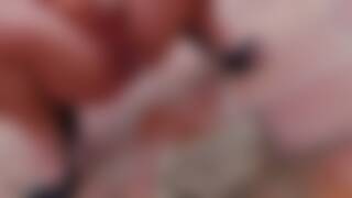 Gigi love pinkelt auf die tera