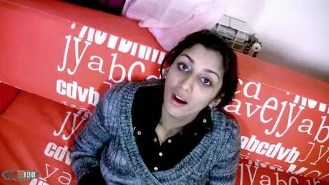 Die süße, dünne, kleine indische Schlampe Indiana Fox lässt sich für ein paar Dollar ins Arschloch ficken photo 01