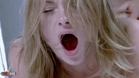 Der dünne russische Pornostar Ivana Sugar fickt wild mit dem spanischen Hengst Juan Lucho photo 14