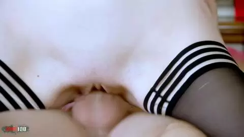 Britische Pornostar Jessica Jensen aus Game of Thrones fickt mit Kevin White auf dem Bett photo 10