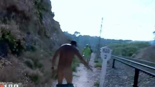 Jorge fernandez zeigt seinen h