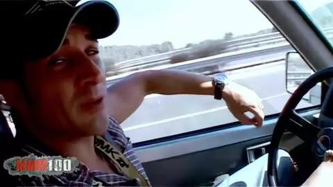 Im Auto mit dem gutaussehenden Spanier Jorge Fernandez