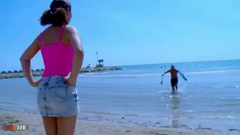 Die heiße Latina-MILF Julia Gomez wird im Wald hart in den Arsch gefickt photo 01