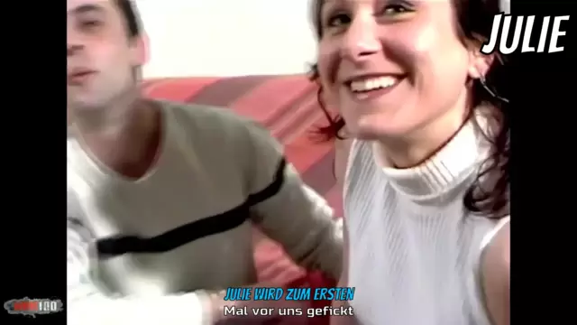 Julie wird zum ersten Mal vor uns gefickt