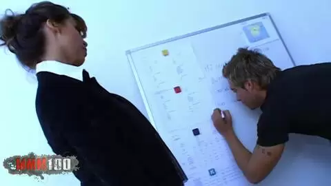 Das vollbusige argentinische Luder Karyna ist mit Nacho im Klassenzimmer
