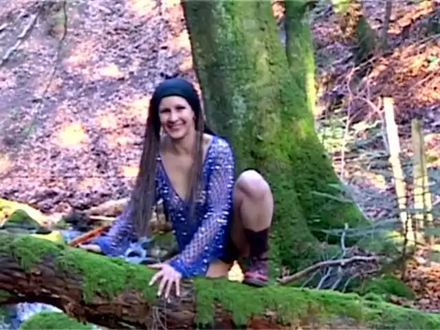 Katia - französische Schönheit zieht sich aus photo 2
