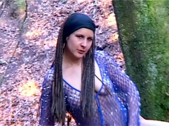 Katia - französische Schönheit zieht sich aus photo 5