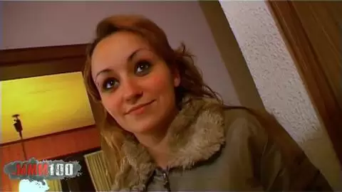 Krystal Wallas Die französische Beurette wird auf dem Sofa gefickt photo 01