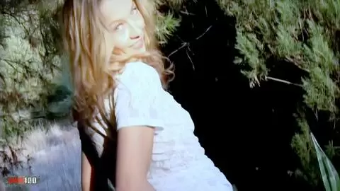 Die schöne blonde Lady Margaux macht einen Striptease im Wald photo 04