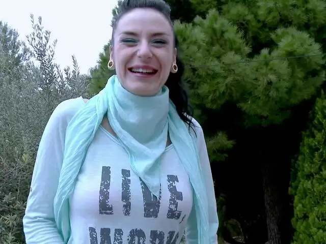 Lamia Dark die heiße spanische heiße MILF photo 1