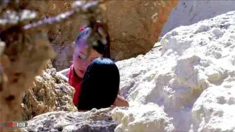 Wilder Dreier an einem öffentlichen Strand mit Lara Tinelli und Jordanne Kali photo 01