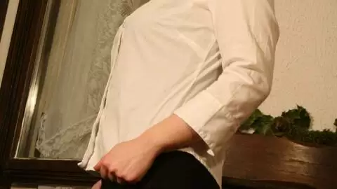 Blonde geting nude 