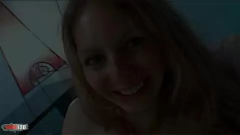 Sehr sexy Fotosession mit der jungen Französin Lena Harrys in Strumpfhosen auf dem Bett photo 16