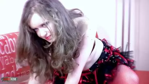 Die junge Französin Lena Luminescente bei einer sexy Fotosession auf dem Sofa photo 07