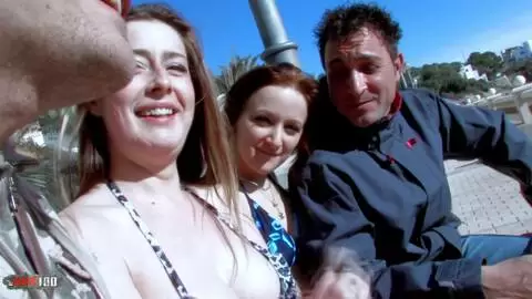 Die junge Brünette Leslie Fox und ihre Freundin Savanah bei einer großartigen Vierer-Doppelpenetration im Freien photo 01