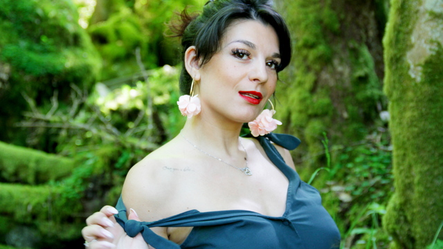 Lola Deluca Photo 1