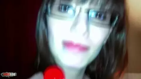 Die vollbusige französische Brünette Lola Vinci wird auf der Partytoilette gefickt photo 01