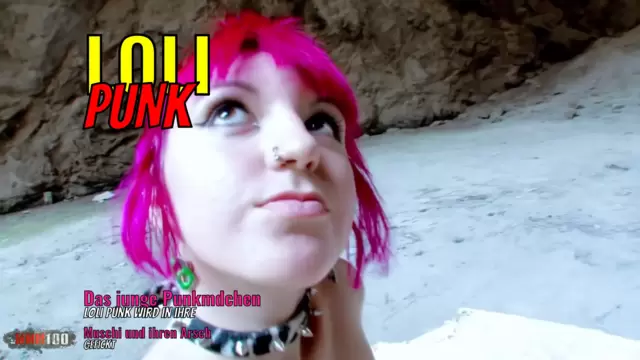 Das junge Punkmädchen Loli Punk wird in ihre Muschi und ihren Arsch gefickt