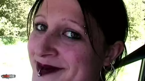 Die brünette Gothic-Anhalterin Lou-ann bezahlt die Fahrt mit Hardcore-Analsex photo 01