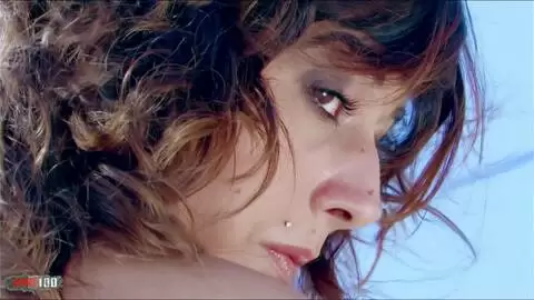 Fotoshooting am Strand mit dem französischen Pornostar Lou Charmelle photo 13