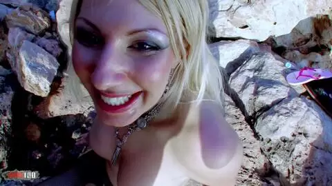 Big Tits Babe Love Crystale wird am Strand in den Arsch gefickt
