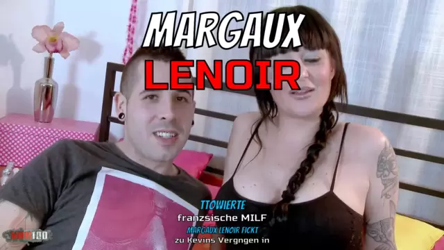 Tätowierte französische MILF Margaux Lenoir fickt zu Kevins Vergnügen in den Arsch