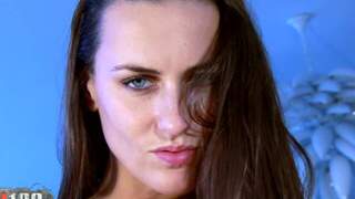 Small brunette geting nude 