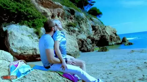 Französische Hure Milky Cooper am Strand in den Arsch gefickt photo 02