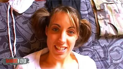 Das französische Baby Missguapa versucht einen sehr großen Dildo in ihr Arschloch zu stecken photo 01